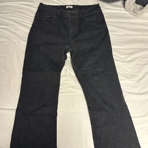 Mid waist jeans - Superfina mid waist jeans ifrån Lindex, i storlek 46.  Frakt ingår ej!