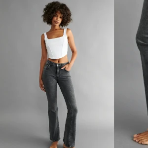 Lågmidjade jeans  - Säljer dessalågmidjade gråa jeans från Gina tricot i storlek 34  Nypris 499  Säljer då dom inte är min storlek ❤️‍🔥