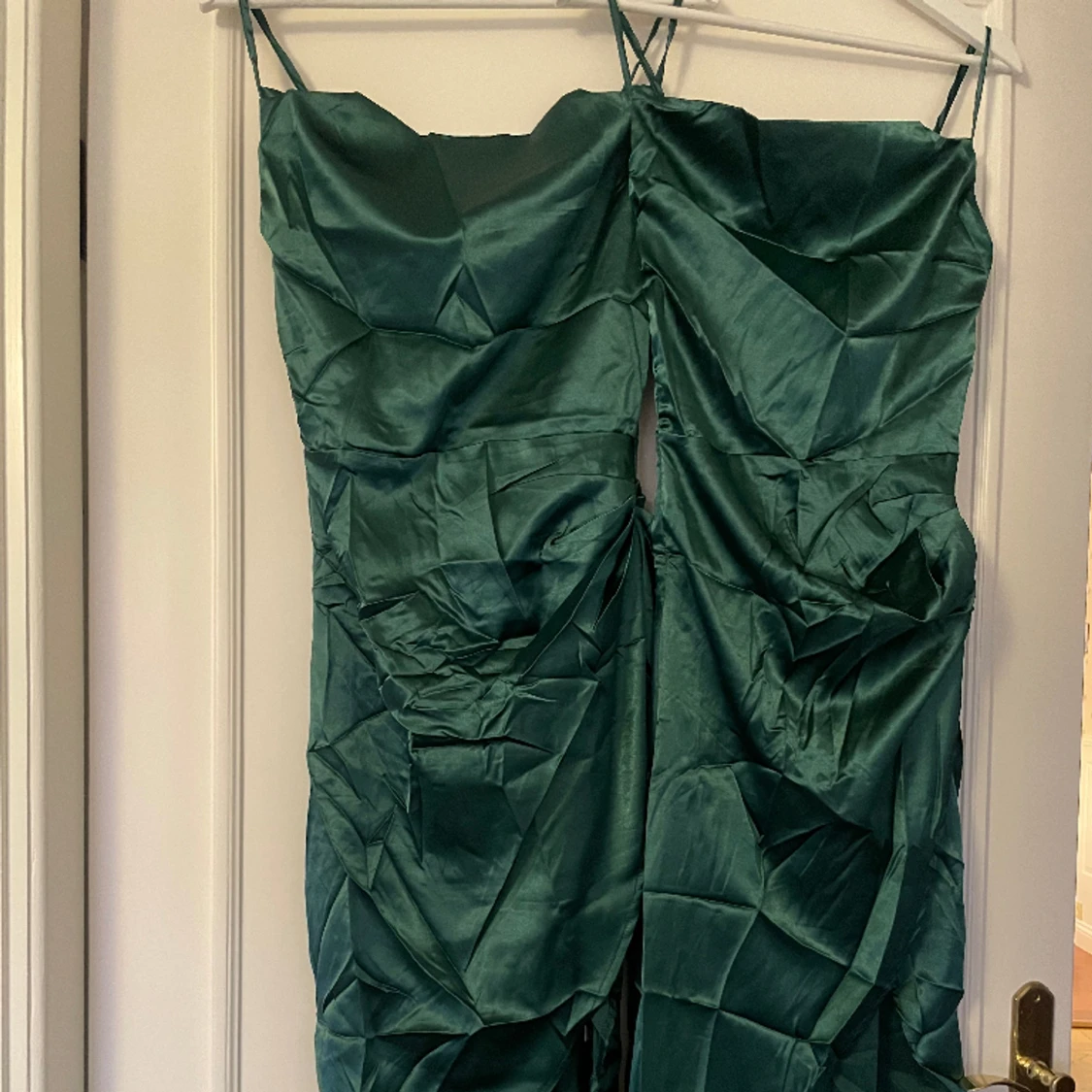 Mörkgrön satin bal klänning