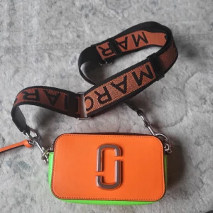 Marc Jacobs väska  - Jag säljer min Marc Jacobs väska.  Handväskan är original.  Köpte Nk