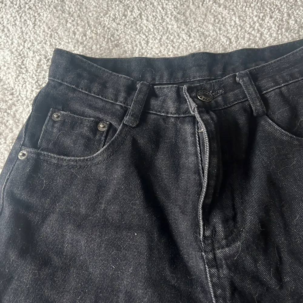 Jätte fina straight jeans, som tyvärr är för små för mig:/. Jeans & Byxor.