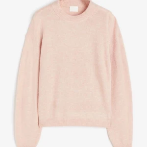 Tröja  - Rosa tröja från hm, bara använd en gång. Storlek S, säljer pågrund av att jag inte fått användning av den🤍