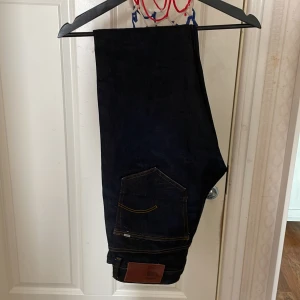 G-star raw jeans  - Säljer mina g-star raw jeans tapered fit då de inte används längre. Jeansen är i riktigt bra skick, knappt använda. 