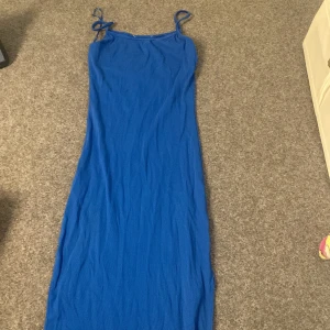 blå fin klänning - använd i gottskick o väldigt bekväm e den