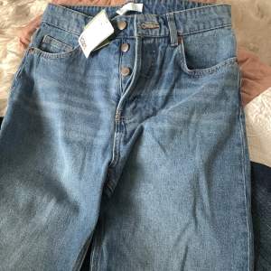 HM jeans rak modell ljusblå, recycled cotton