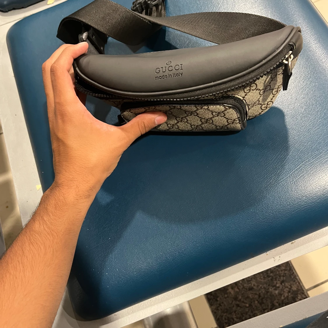 Gucci magväska - 90