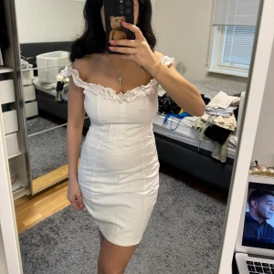 Klänning - Passar perfekt som student klänning 