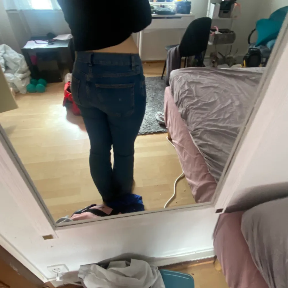 Lågmidjad bootcut jeans från Gina Tricot perfekt blå färg ❤️🔥. Jeans & Byxor.