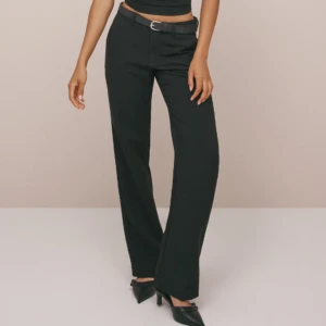 Kostymbyxor - Kostymbyxor från Nelly. Strl S. Aldrig använda så i nyskick. Använd köp nu💗💗