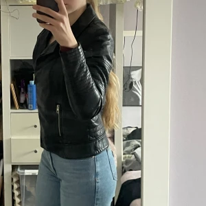 Skinnjacka  - ”Skinn”jacka från only i storlek 36. Den är i fint skick.