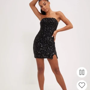 Paljettklänning  - Används endast en gång, i väldigt bra skick, storlek L