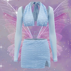 Tvådelad outfit - Aldrig använd Kjol- Längd: 33,5cm , Midjastorlek: 66cm, Höftstorlek: 80cm  Överdelar- Längd: 38cm, Ärmlängd: 58cm, Byst: 88cm, Manschett: 15cm   Orginalpris: 149kr + 40kr frakt