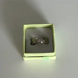 Säljer en ring ifrån Olympia💓den är endast testad💓den är just nu slutsåld på Olympia 💓kom privat för fler bilder eller om du har några frågor💓priset kan diskuteras💓