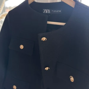 Zara jacka - Aldrig använd, storlek m men passar mig som har xs/s. 