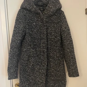 Kappa  - Snygg kappa passar bra nu till våren. Strl xs men passar utmärkt till en strl s.