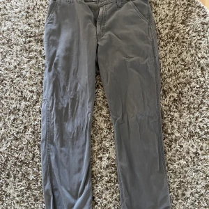 Jeans  - Säljer mina carhartt jeans då jag knappt använder dem. 