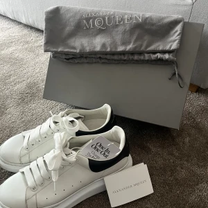 Alexander Mcqueen skor - Säljer mina förstora Mcqueen skor, köpta på Vestiaire med giltighets bevis❤️ 