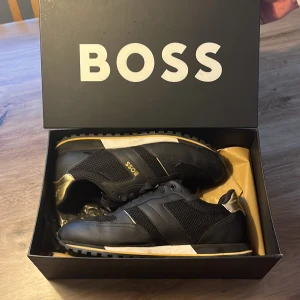 Hugo boss skor  - Hej jag säljer mina hugo boss skor dom är änvända typ 1-3 gånger, storlek 43 priset går att diskutera
