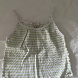 Linne - Linne från pacific republic. Katt finns i hemmet. 