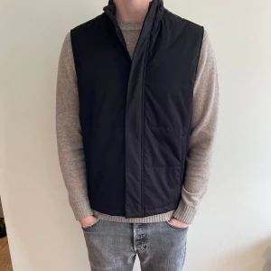 Väst - Najs väst från zara i storlek large. Skitskön nu till våren och passar alla outfits.