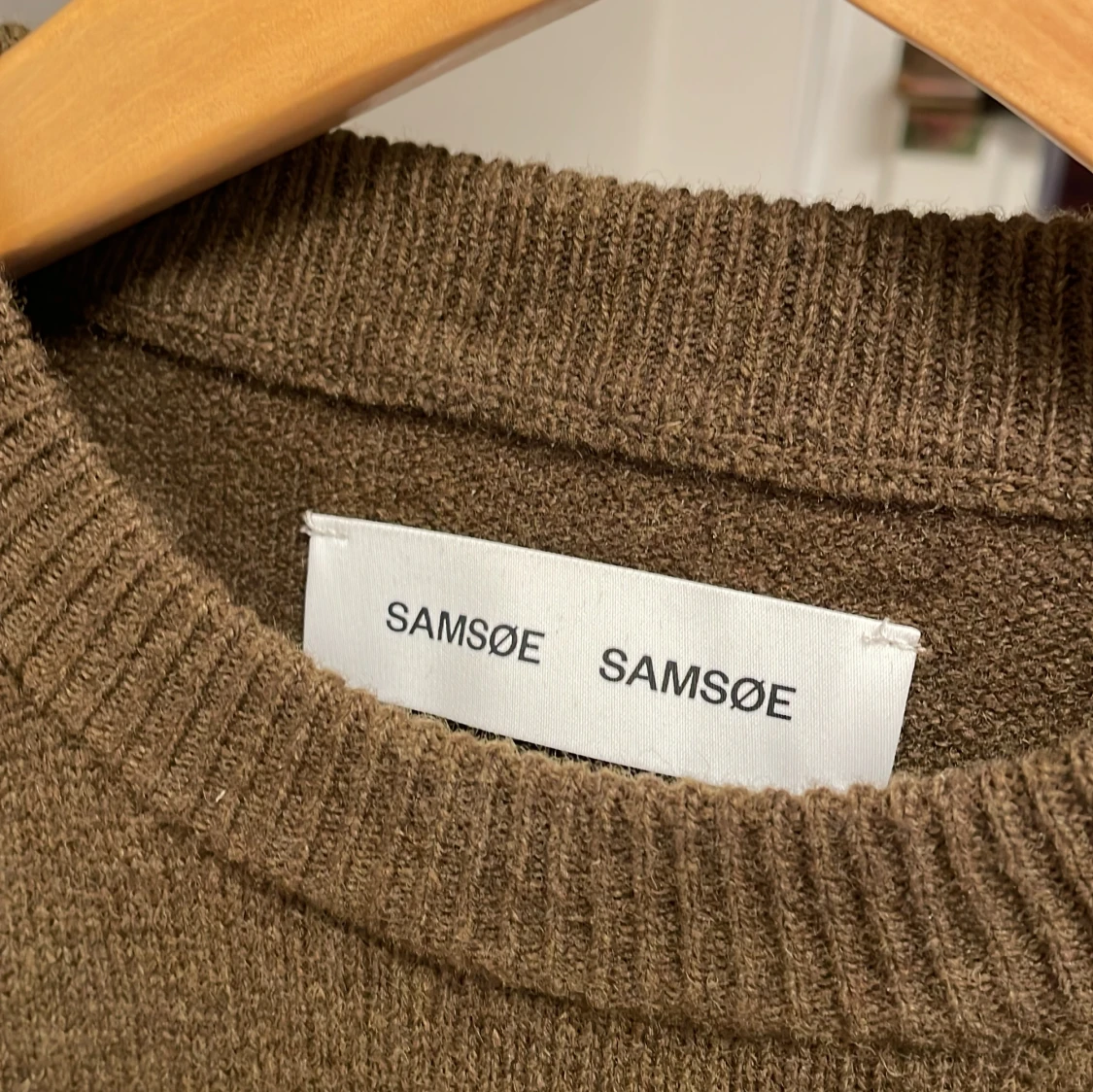 Mörkgrön Samsøe Samsøe sweatshirt med armbågslappar i brun mocka (stl M)  - 91