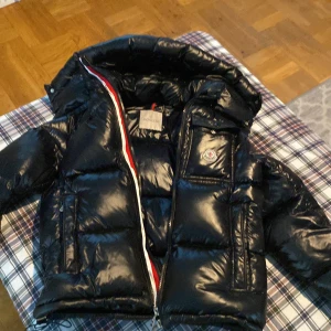 Monclear jacka - Moncelear jacka size s för men helt äkta har använt den 1 månad 