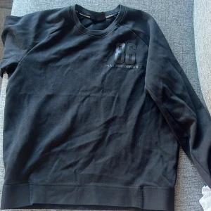 Peak Performance Tröja - Äkta Peak Performance tröja, använd få gånger, inga  fläckar, lite stor i storlek 