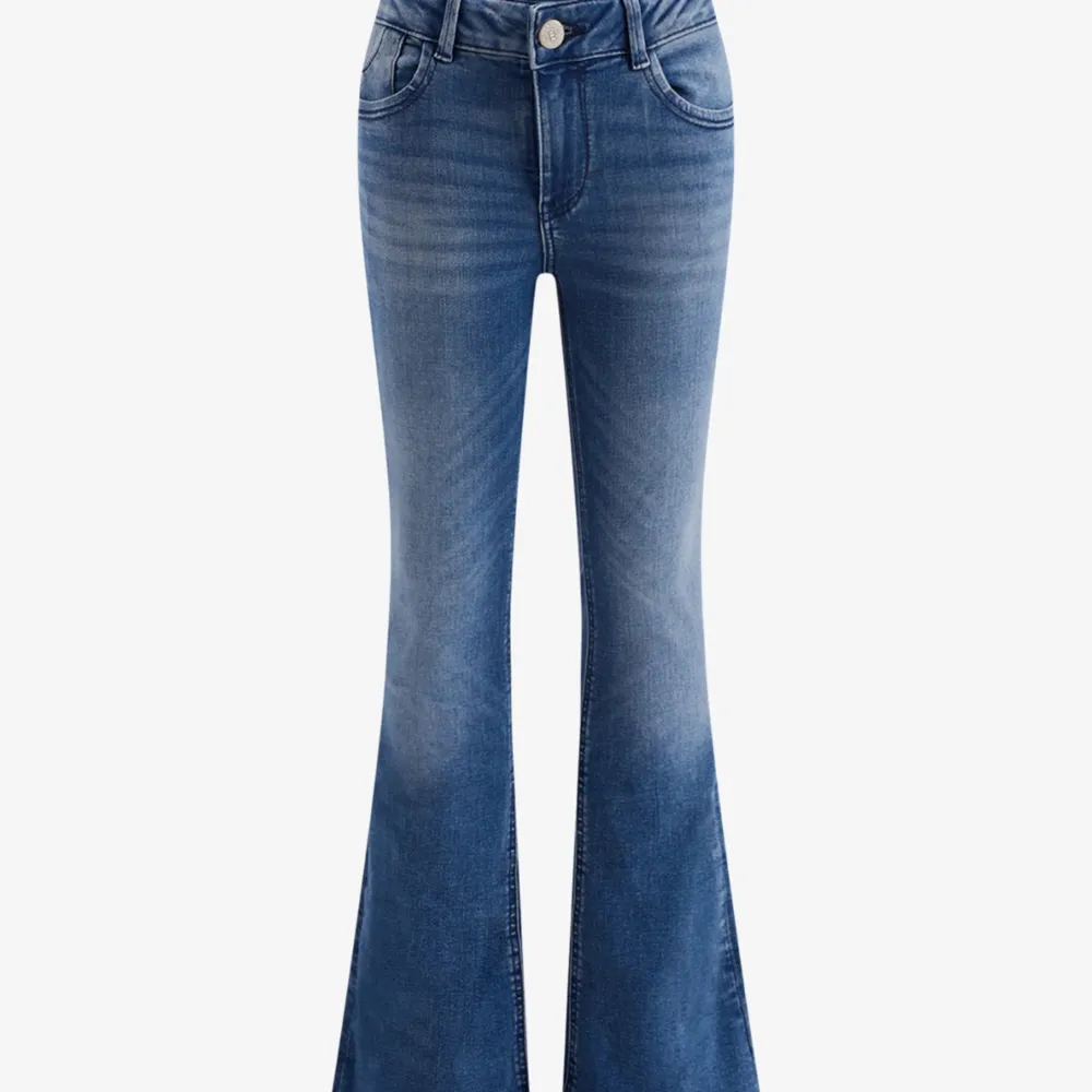 Bootcut jeans köpta på zalando. Bra skick, skriv för fler bilder eller frågor💕. Jeans & Byxor.