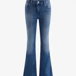 Bootcut jeans köpta på zalando. Bra skick, skriv för fler bilder eller frågor💕
