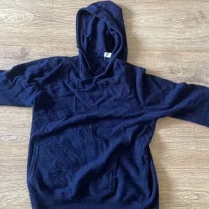 Sayless kashmir hoodie - Kashmir hoodie från sayless| den är lite nopprig| pris: 650