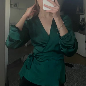 Blus - blus i finaste gröna färgen!!