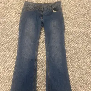 Lågmidjade jeans utan defekter🌼🌼passar dig runt 165cm och kortare!