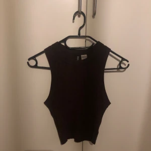 2st magtröjor - 2st magtröjor i storlek s men passar också xs-m 💕 Pris går att diskutera 💗