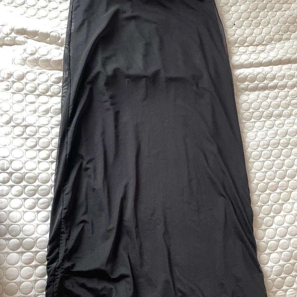  Snygg svart kjol från Gina Tricot . Kjolar.