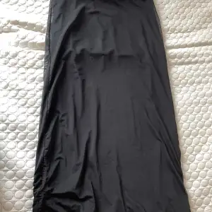  Snygg svart kjol från Gina Tricot 