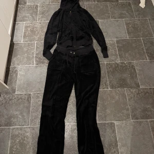 Juicy couture set - Säljer juicy couture set storlek s knappt använt Max 2-3 gånger 