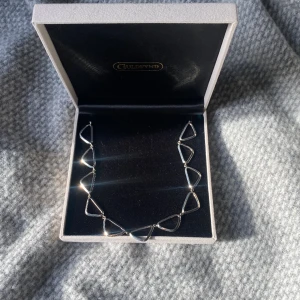 Halsband  - Superfint halsband som är helt nytt. Helt i silver✨