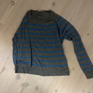 Randig zara tröja  - En så fin randig bomullströja tröja från zara💕Hör av er till mig om ni är intresserade💕💕