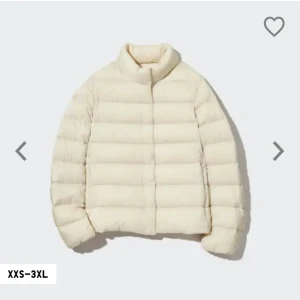 Uniqlo jacka - Så snygg vårjacka i bra skick 💗säljer på grund av att den inte kommer till användning 💘