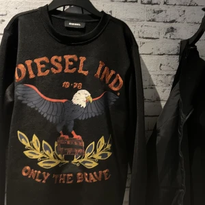 Diesel sweatshirt  - Säljer denna diesel sweatshirt i storlek m som aldrig kommit till användning, säljer för 450 plus frakt 📦 
