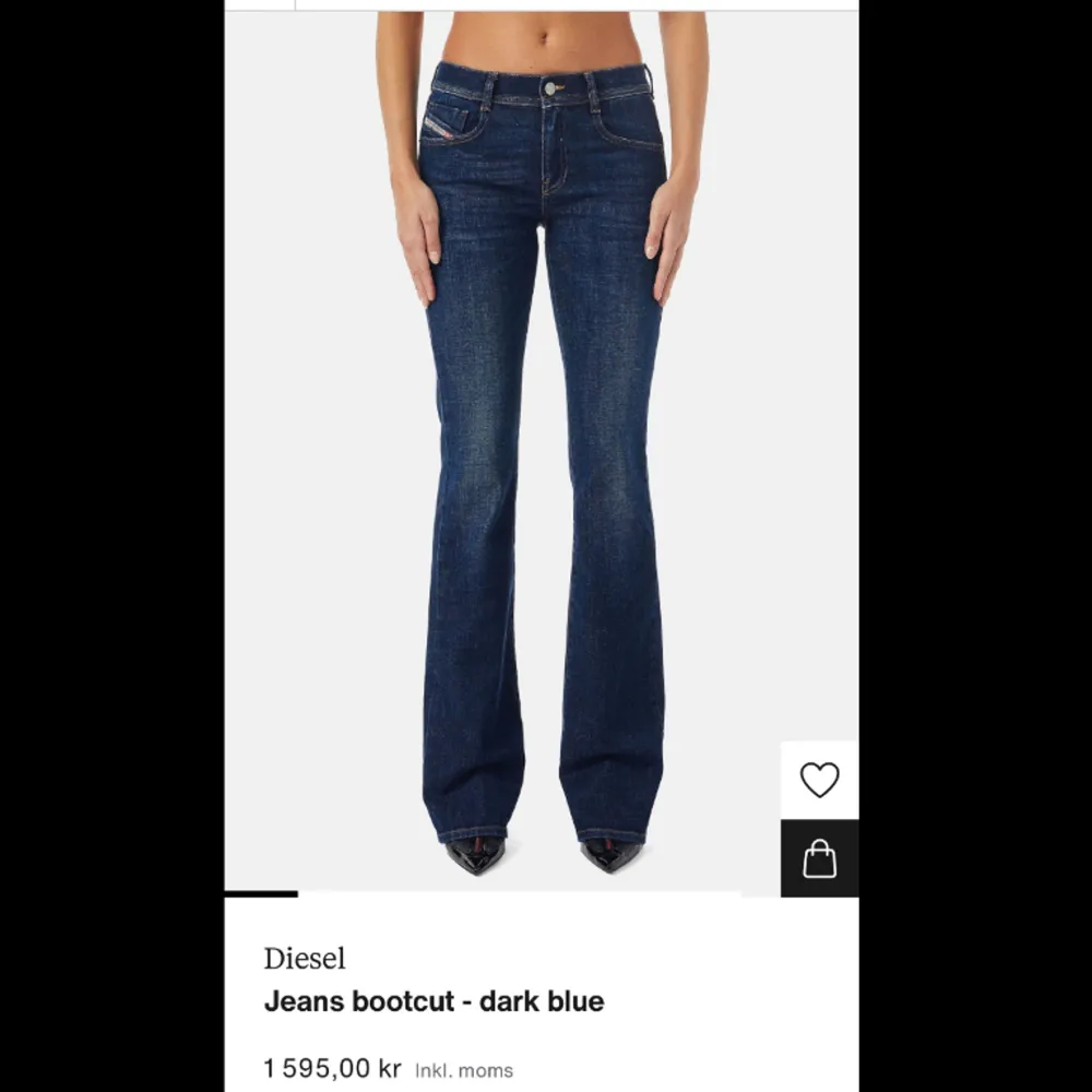 Extremt snygga och trendiga lågmidjade jeans från Diesel, nya och oanvända med lapparna kvar. Säljes då de tyvärr inte passade mig, helt felfria!💓 Ps. Säljer även ett par i storlek 29/32!  Storlek: W30/L32 Nypris: 1595kr. Jeans & Byxor.