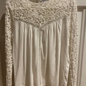 Karen by Simonsen - Blus med spets 