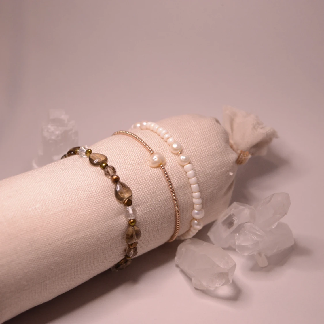 Armband handgjort, sötvattenspärla - 90