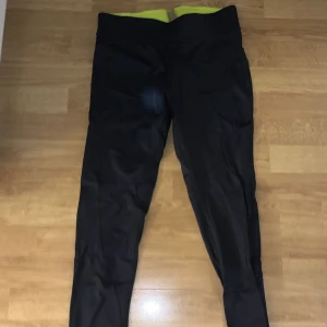Träningstights - Träningstights från New Body  Storlek M Bra skick Pris diskuterbart 
