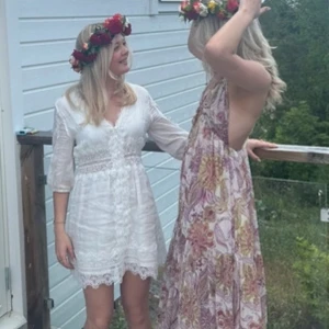 Zara klänning  - Säljer min somriga klänning som jag köpte i somras. Sjukt fin o gullig till sommaren. Jag brukar ha storlek Xs/S o den sitter bra på mig 