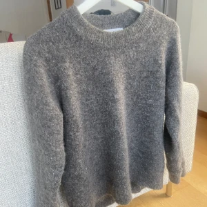 Stickad tröja💓 - Superfin stickad tröja från selected femme💓Tröjan är i storlek S men skulle säga att den är mer som XS🌟Köpt för 600kr säljer för 180kr