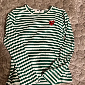 Comme des Garcons  - Fin tröja från comme des Garcons, mycket fint skick. Passar en S