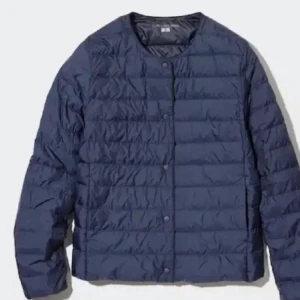 Uniqlo jacka  - Säljer min fina uniqlo jacka som inte längre kommer till användning. Hör av er om ni har frågor eller är intresserade!!!❤️