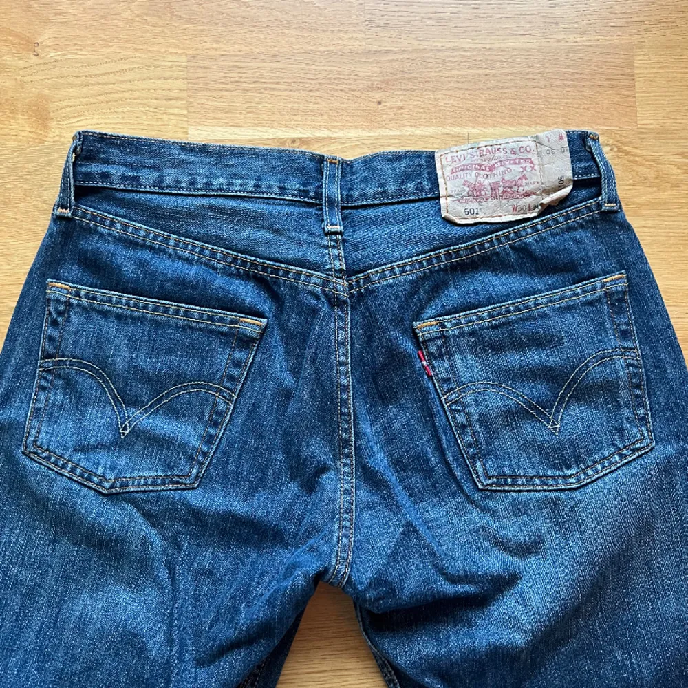Säljer dessa 501’s som jag köpte utomlands i en vintage affär. De är väldigt lågmidjade. W30 L30. Jeans & Byxor.