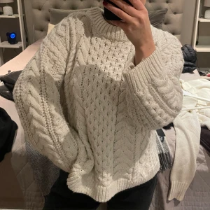 Stickad tröja  - Tjockt stickad tröja från H&M